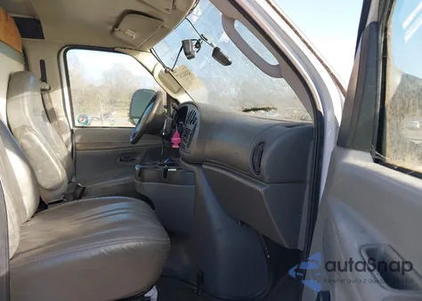 2008 Ford E-350 Super Duty Commercial/Recreational z USA, uszkodzony, nr VIN 1FTSS34L08DB34522